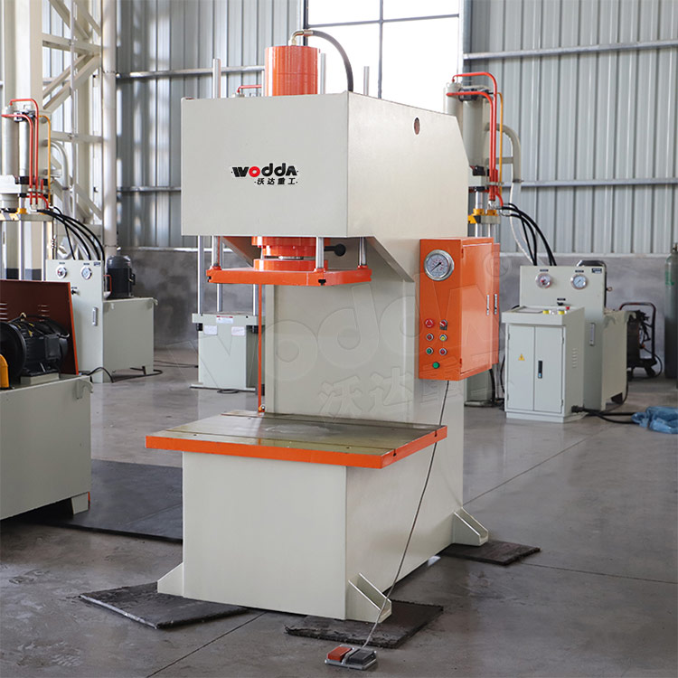 63噸單臂油壓機(jī)車間現(xiàn)貨 63噸單臂油壓機(jī)車間現(xiàn)貨