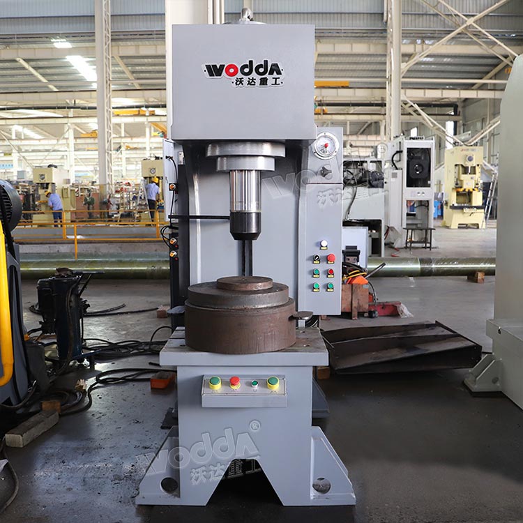 100噸單臂液壓機(jī) 100噸單臂液壓機(jī)