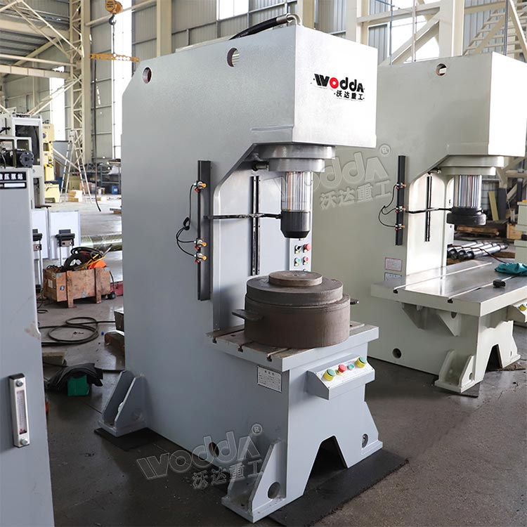 C型單柱油壓機(jī) C型單柱油壓機(jī)