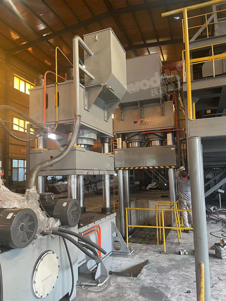 2000噸石墨坩堝液壓機 2000噸石墨坩堝液壓機