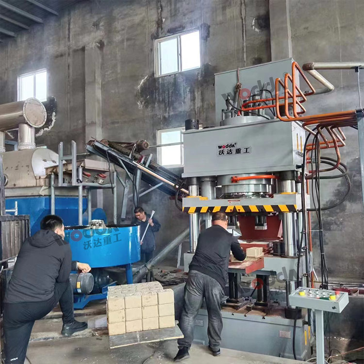 全自動630噸牛羊舔磚液壓機(jī) 全自動630噸牛羊舔磚液壓機(jī)