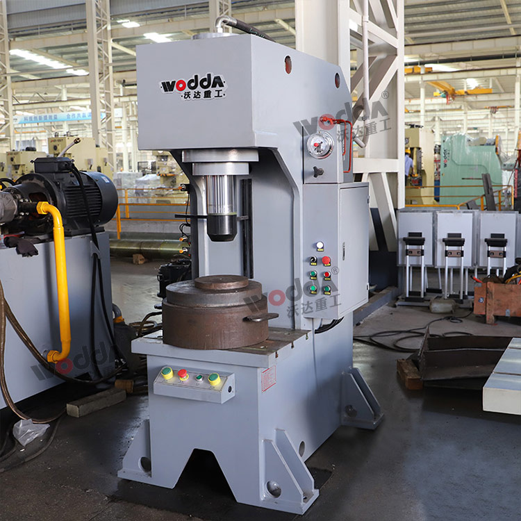 100噸單臂液壓機(jī) 100噸單臂液壓機(jī)