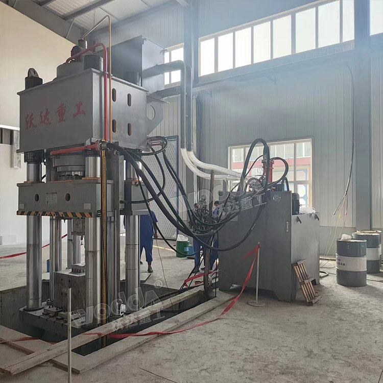 800噸匣缽成型液壓機客戶現(xiàn)場 800噸匣缽成型液壓機客戶現(xiàn)場