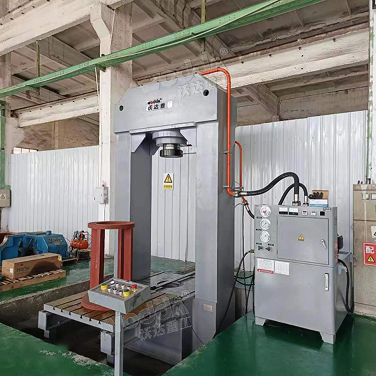 315噸龍門式電機軸承壓裝機 315噸龍門式電機軸承壓裝機