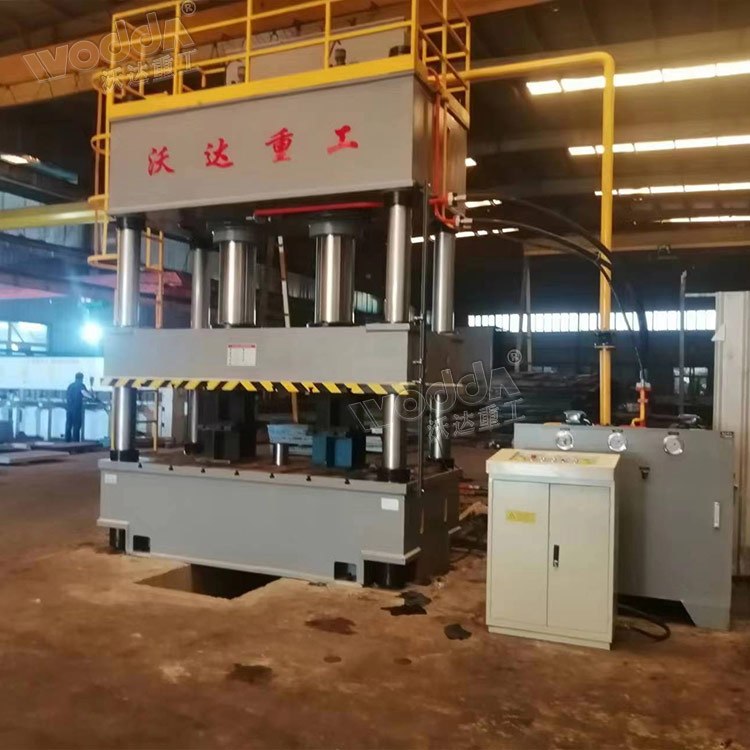 630噸四柱液壓機客戶現(xiàn)場圖 630噸四柱液壓機客戶現(xiàn)場圖