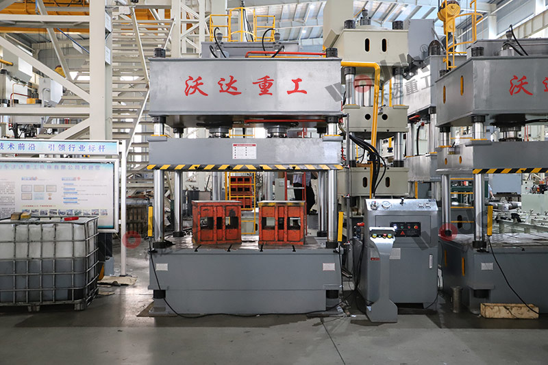 200噸四柱液壓機(jī)(臺面2000*1500mm) 200噸四柱液壓機(jī)(臺面2000*1500mm)