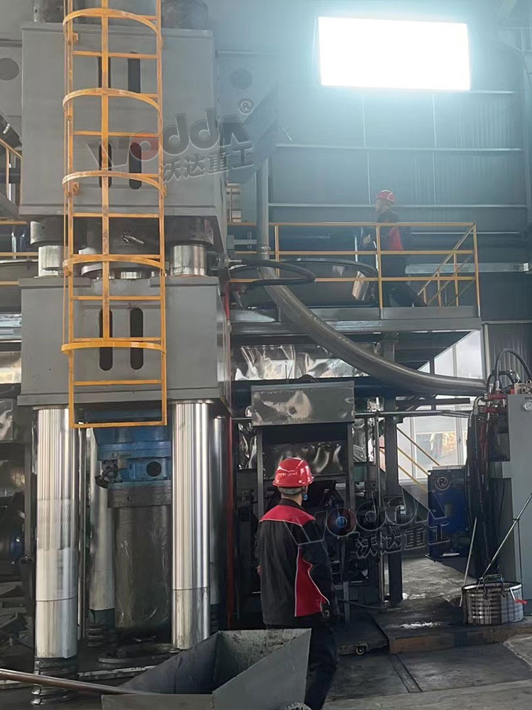 2000噸石墨坩堝液壓機 2000噸石墨坩堝液壓機