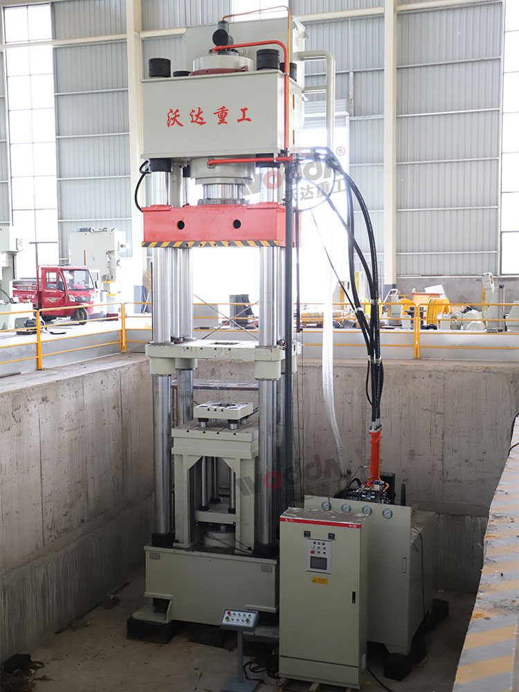 800噸四梁四柱液壓機(jī) 800噸四梁四柱液壓機(jī)