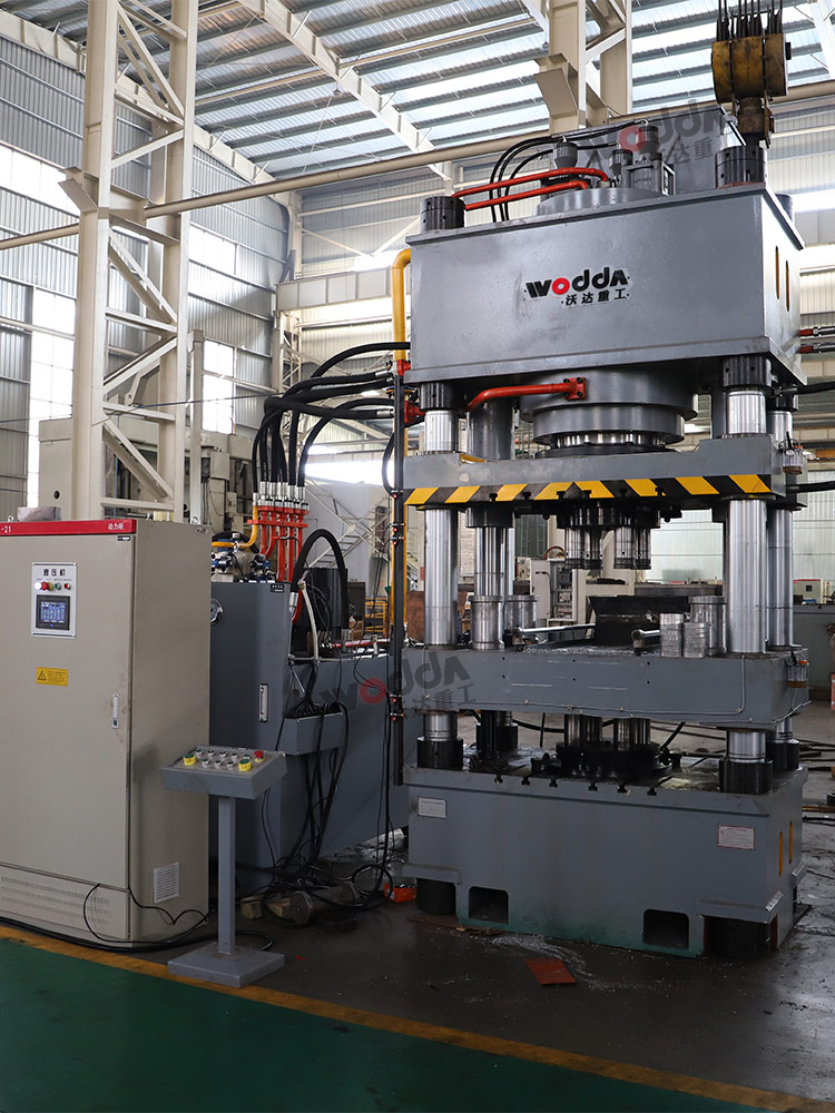 630噸四梁四柱液壓機(jī) 630噸四梁四柱液壓機(jī)