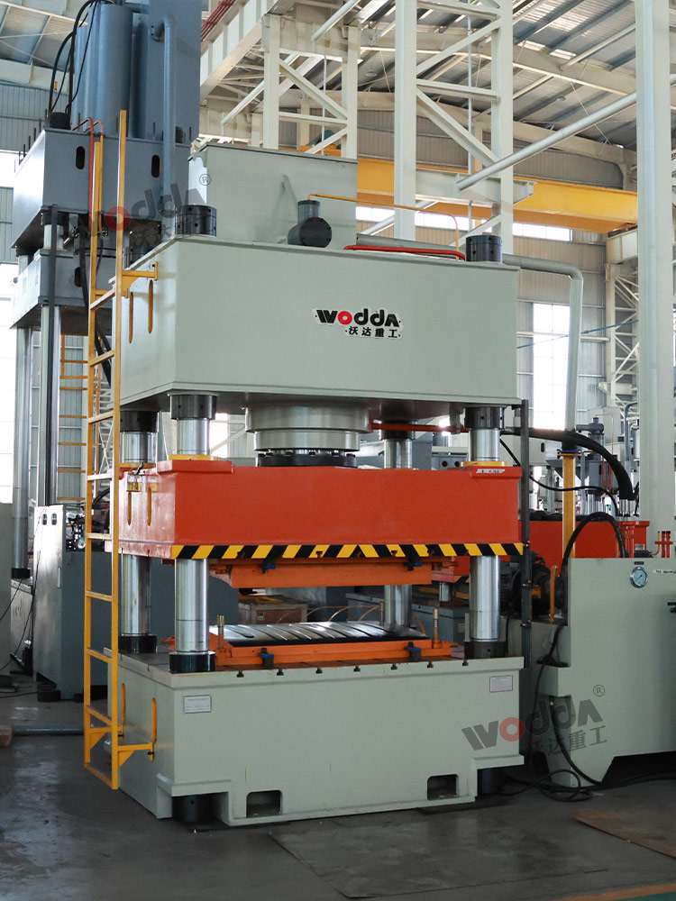 500噸沖壓不銹鋼垃圾箱外殼成型液壓機(jī) 500噸沖壓不銹鋼垃圾箱外殼成型液壓機(jī)