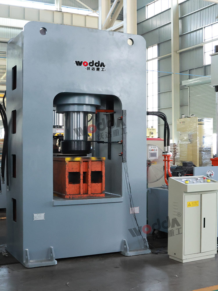 500噸龍門(mén)框架式液壓機(jī) 500噸龍門(mén)框架式液壓機(jī)