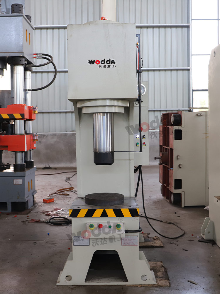 200噸單柱液壓機(jī) 200噸單柱液壓機(jī)