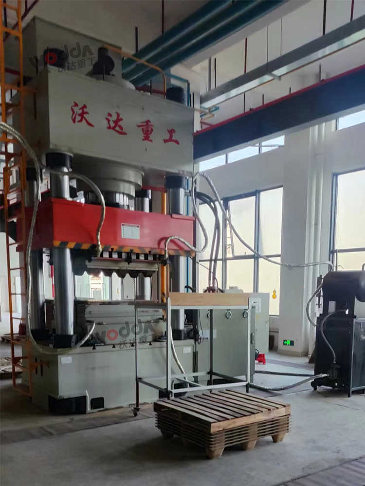 1000噸木屑托盤液壓機客戶現(xiàn)場 1000噸木屑托盤液壓機客戶現(xiàn)場