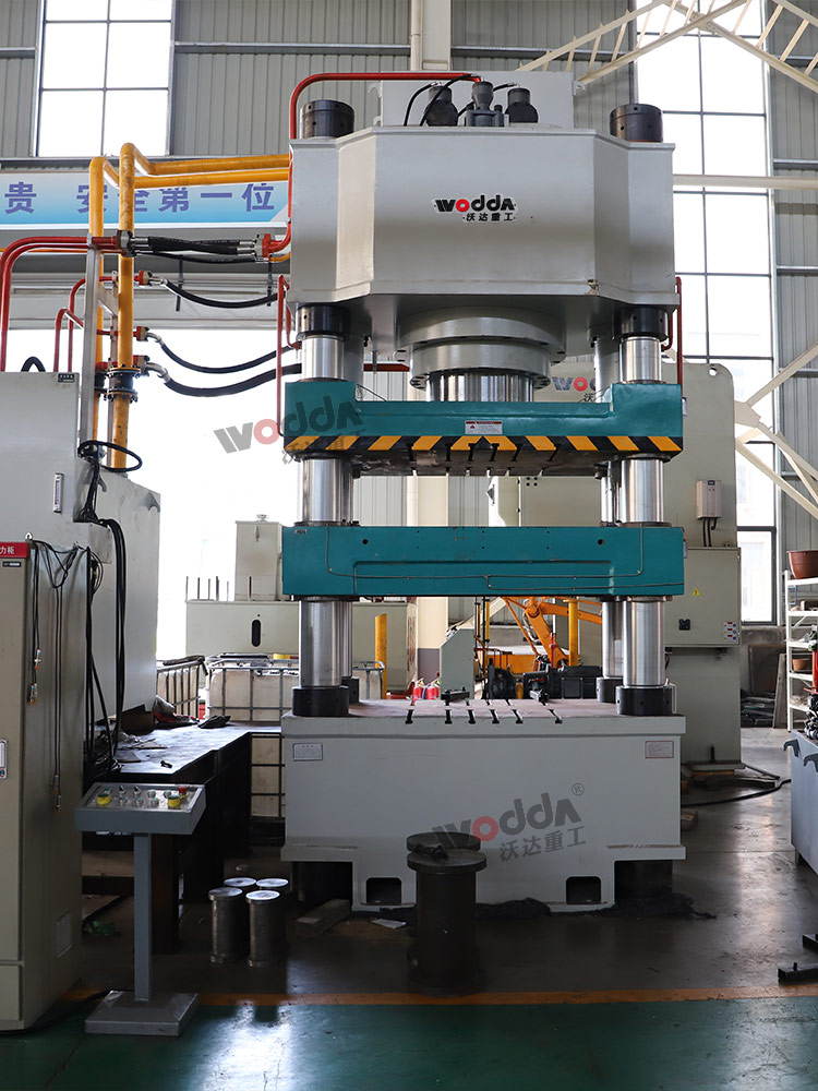 800噸鹽磚機(jī) 800噸鹽磚機(jī)