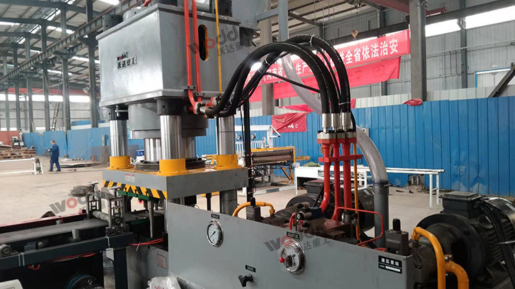 錨桿托盤液壓機(jī)現(xiàn)場(chǎng)