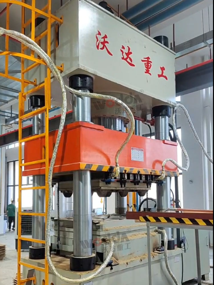 木屑托盤成型液壓機客戶現(xiàn)場 木屑托盤成型液壓機客戶現(xiàn)場