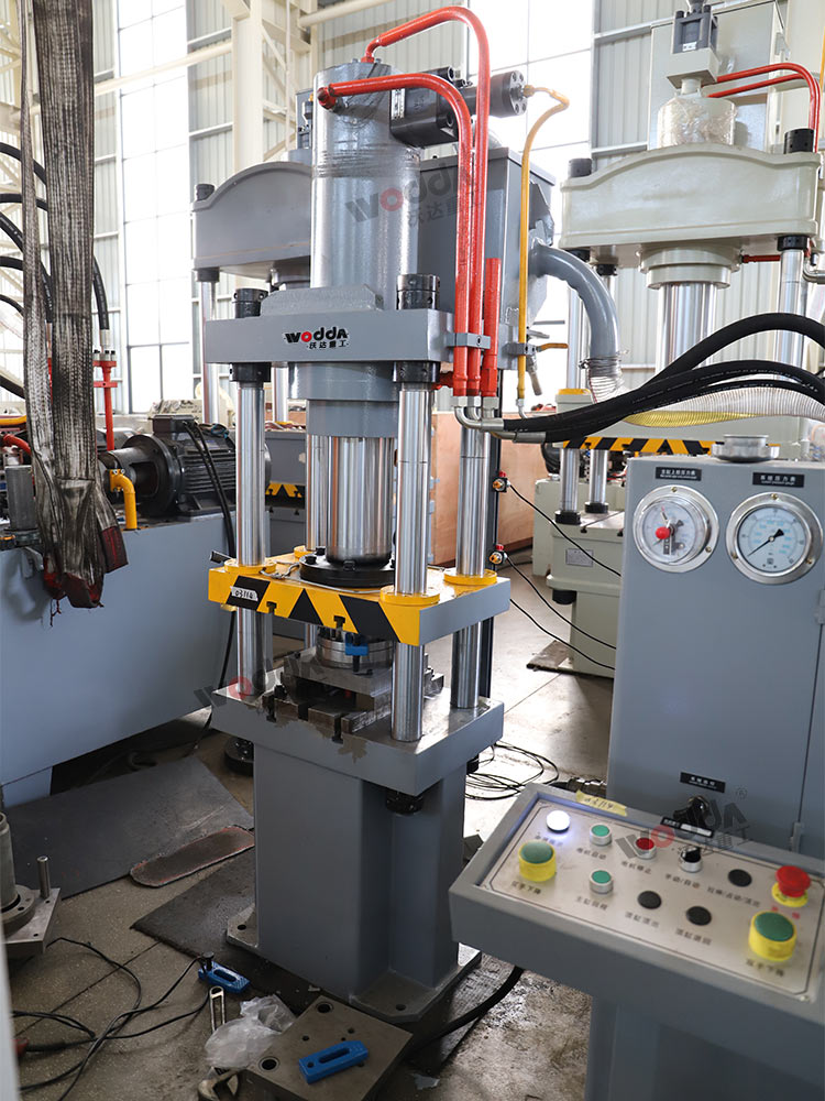 63噸汽車(chē)濾清器外殼拉伸液壓機(jī) 63噸汽車(chē)濾清器外殼拉伸液壓機(jī)