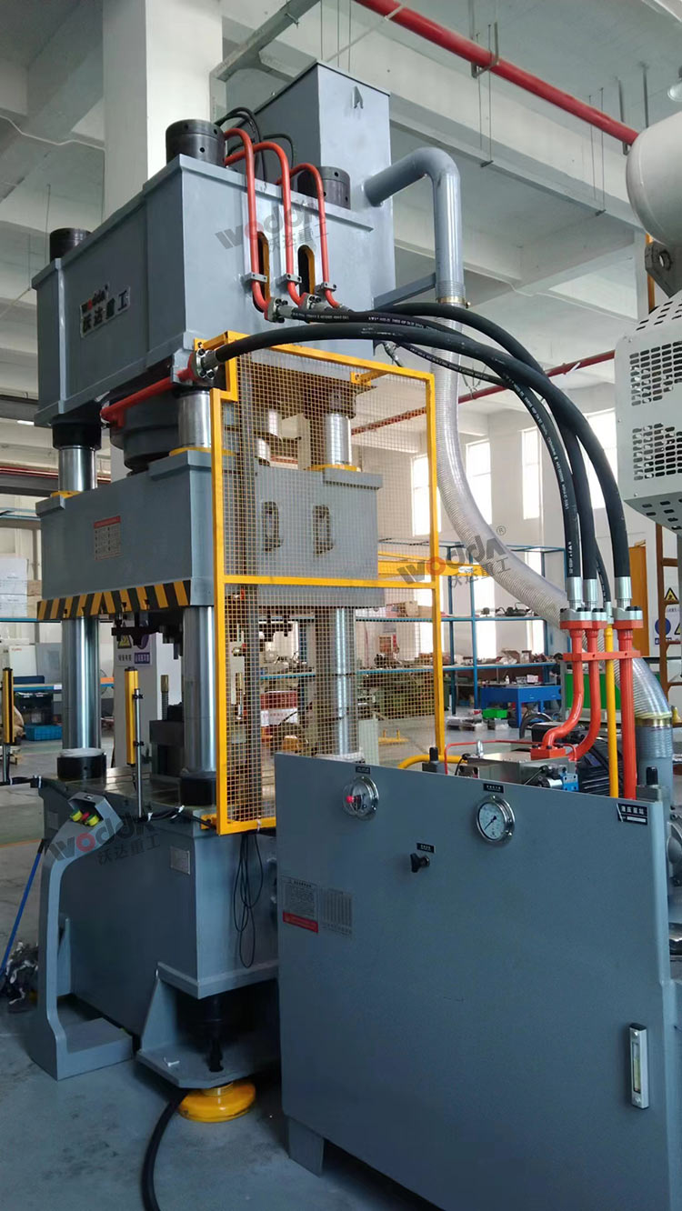 630噸汽車零部件成型液壓機(jī)客戶現(xiàn)場(chǎng) 630噸汽車零部件成型液壓機(jī)客戶現(xiàn)場(chǎng)