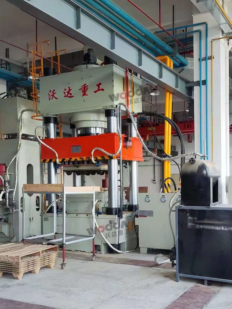 1000噸木屑托盤(pán)成型液壓機(jī) 1000噸木屑托盤(pán)成型液壓機(jī)