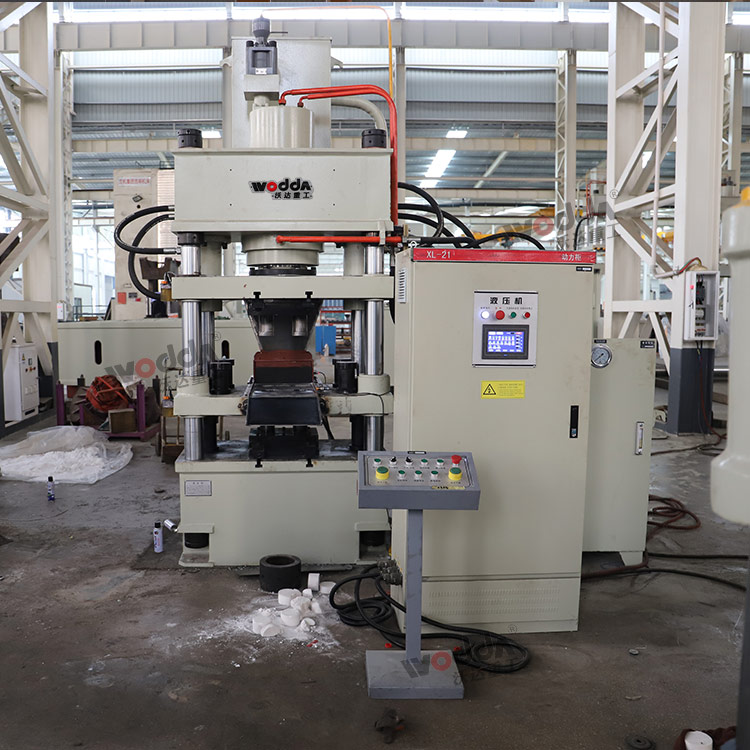 200噸四梁四柱液壓機 200噸四梁四柱液壓機