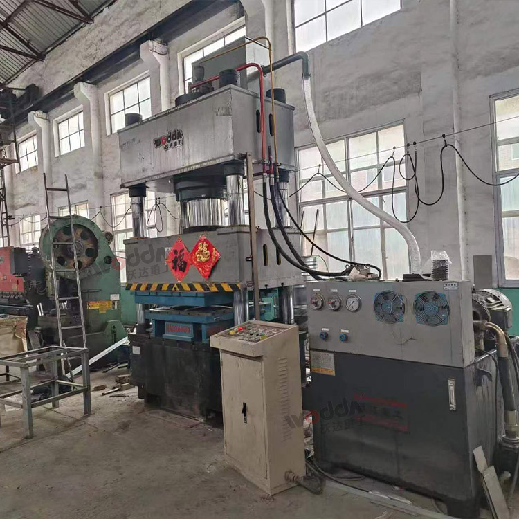 400噸不銹鋼水箱板液壓機(jī) 400噸不銹鋼水箱板液壓機(jī)