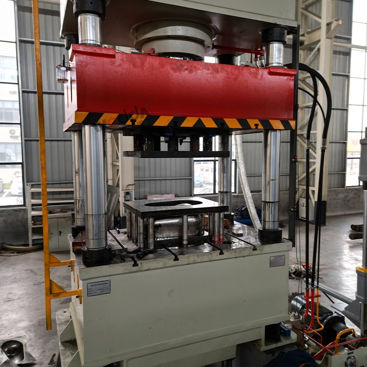 315噸四柱液壓機車間試機 315噸四柱液壓機車間試機