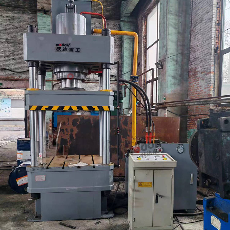 315噸鑄造四柱液壓機(jī)客戶現(xiàn)場(chǎng) 315噸鑄造四柱液壓機(jī)客戶現(xiàn)場(chǎng)