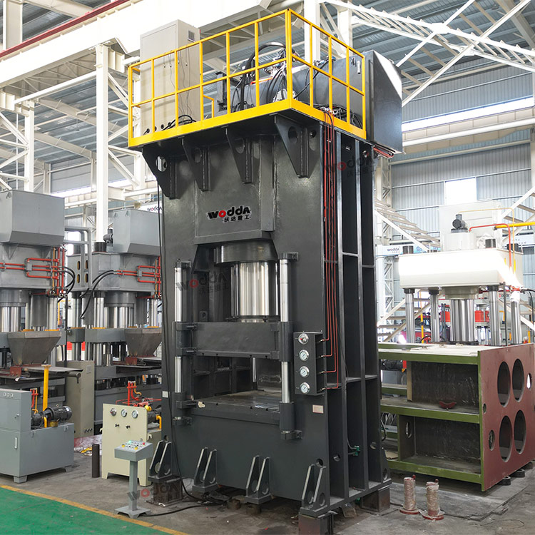 1800噸框架式液壓機(jī) 1800噸框架式液壓機(jī)