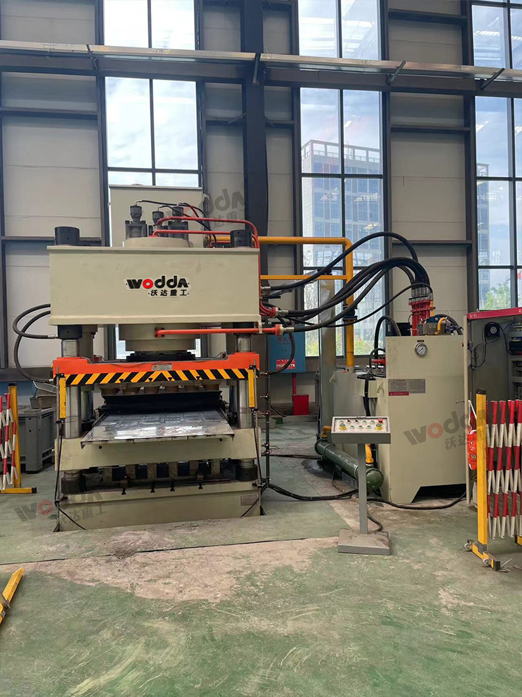 630噸四梁四柱液壓機客戶現(xiàn)場 630噸四梁四柱液壓機客戶現(xiàn)場