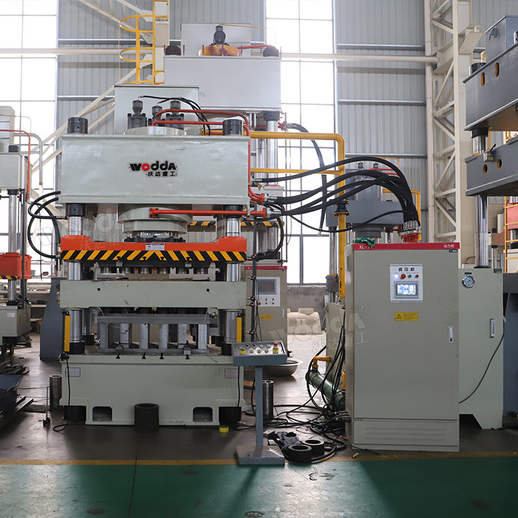 630噸四梁四柱液壓機車間試機 630噸四梁四柱液壓機車間試機