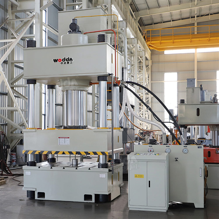 630噸四柱三梁液壓機(jī) 630噸四柱三梁液壓機(jī)