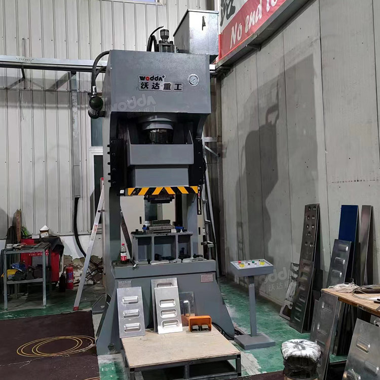 160噸液壓沖床客戶現(xiàn)場(chǎng) 160噸液壓沖床客戶現(xiàn)場(chǎng)