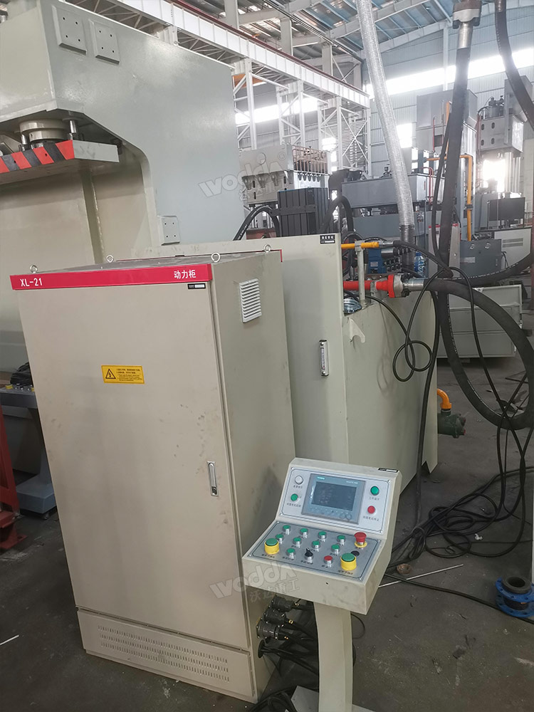 框架式液壓機(jī)配置 框架式液壓機(jī)配置