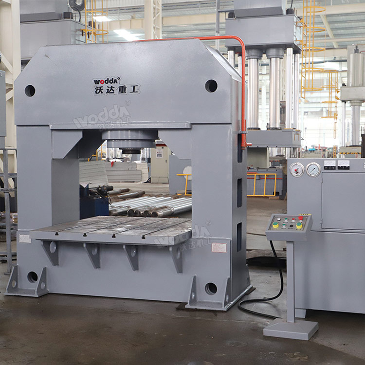 315噸龍門液壓機(jī) 315噸龍門液壓機(jī)