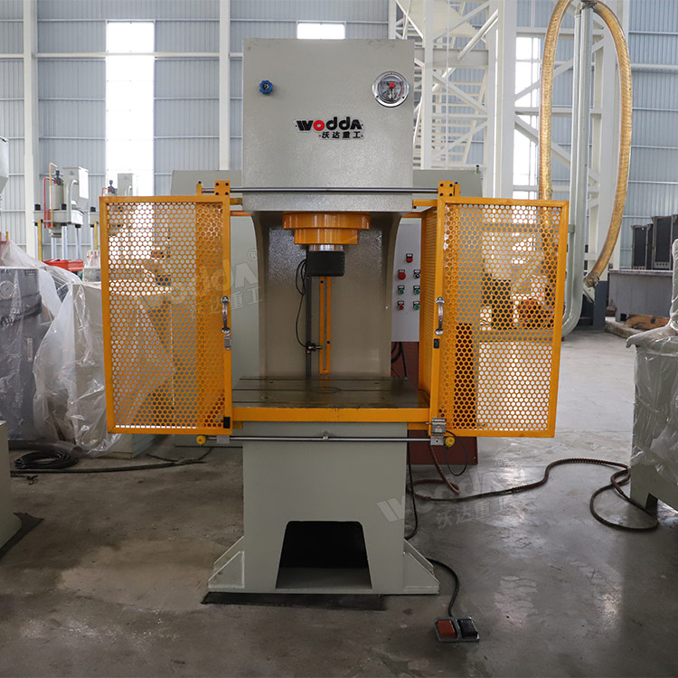 100噸單柱液壓機(jī) 100噸單柱液壓機(jī)