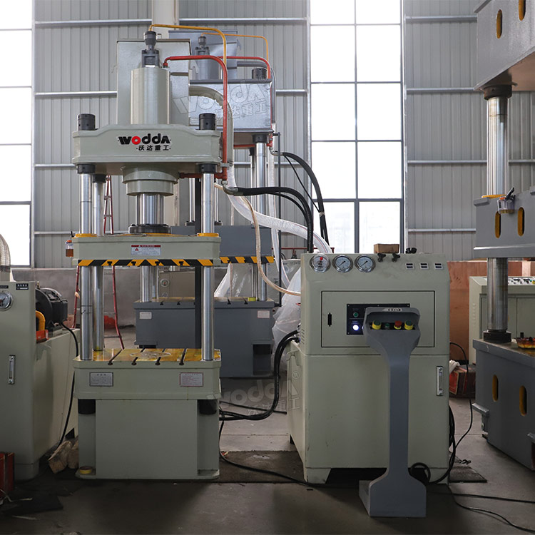 100噸四柱液壓機(jī) 100噸四柱液壓機(jī)