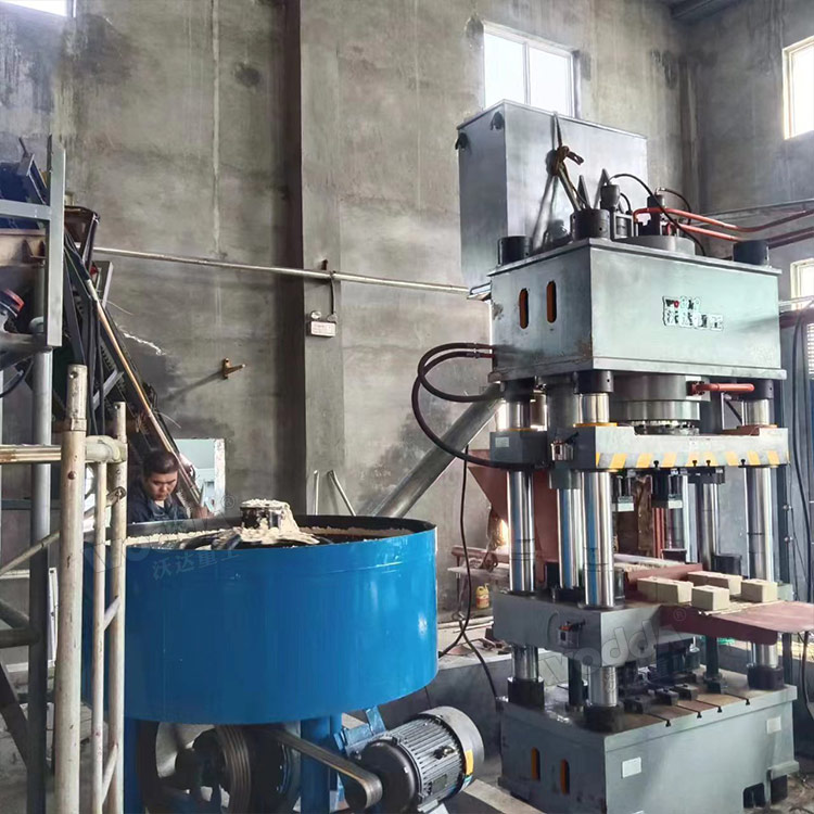 630噸全自動(dòng)鹽磚機(jī) 630噸全自動(dòng)鹽磚機(jī)