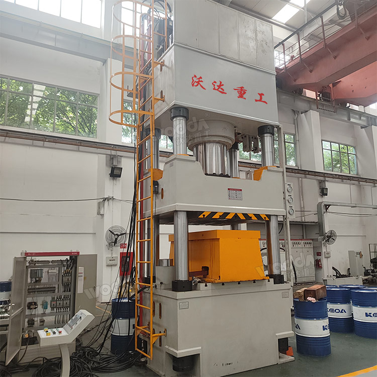 800噸冷擠壓成型液壓機安轉(zhuǎn)完成 800噸冷擠壓成型液壓機安轉(zhuǎn)完成