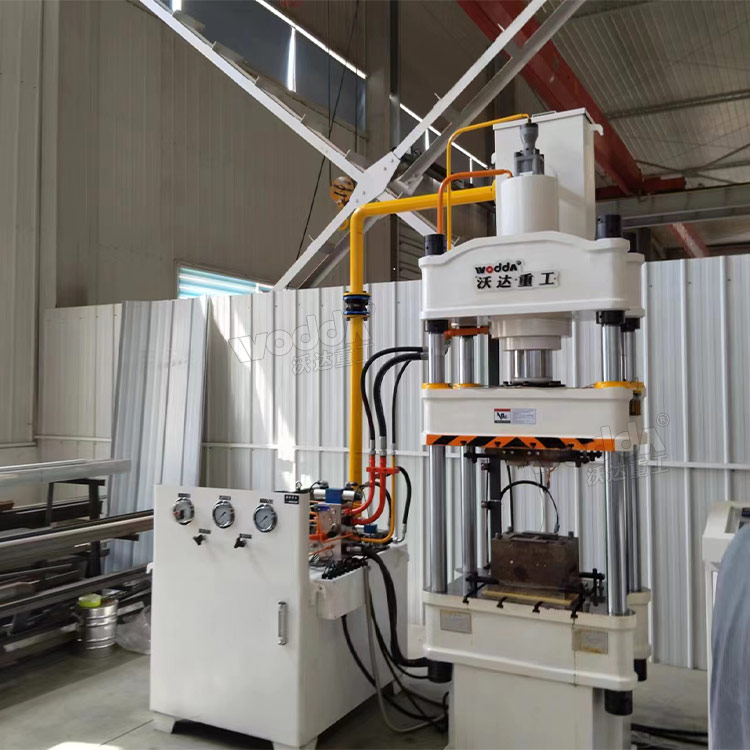 100噸四柱三梁液壓機(jī) 100噸四柱三梁液壓機(jī)