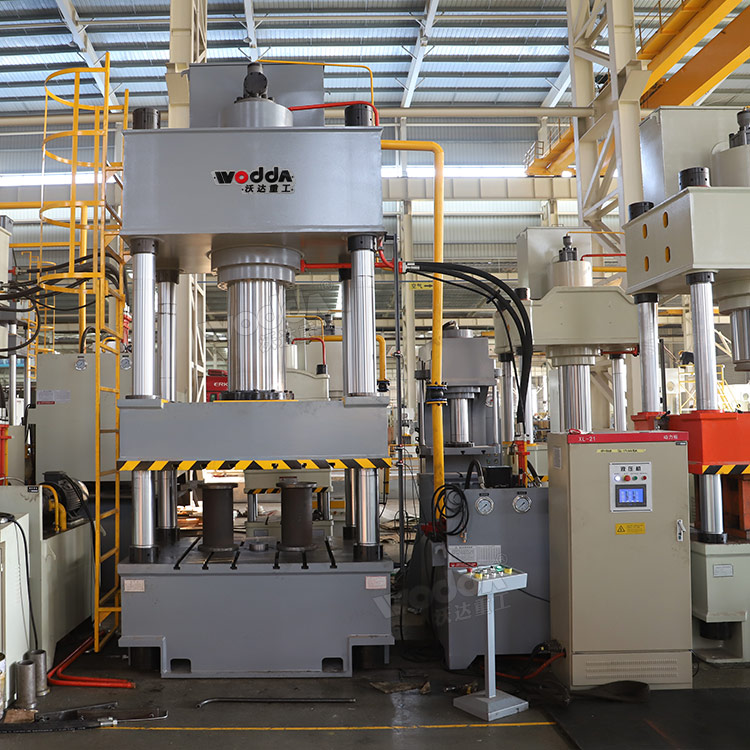 500噸三梁四柱液壓機(jī) 500噸三梁四柱液壓機(jī)