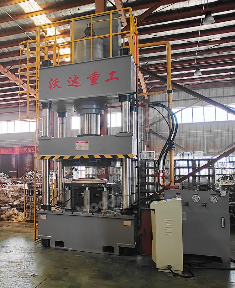 630噸四柱液壓機(jī)客戶現(xiàn)場 630噸四柱液壓機(jī)客戶現(xiàn)場