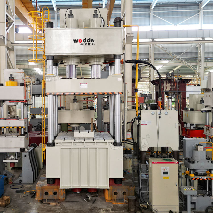 800噸三梁四柱液壓機(jī) 800噸三梁四柱液壓機(jī)