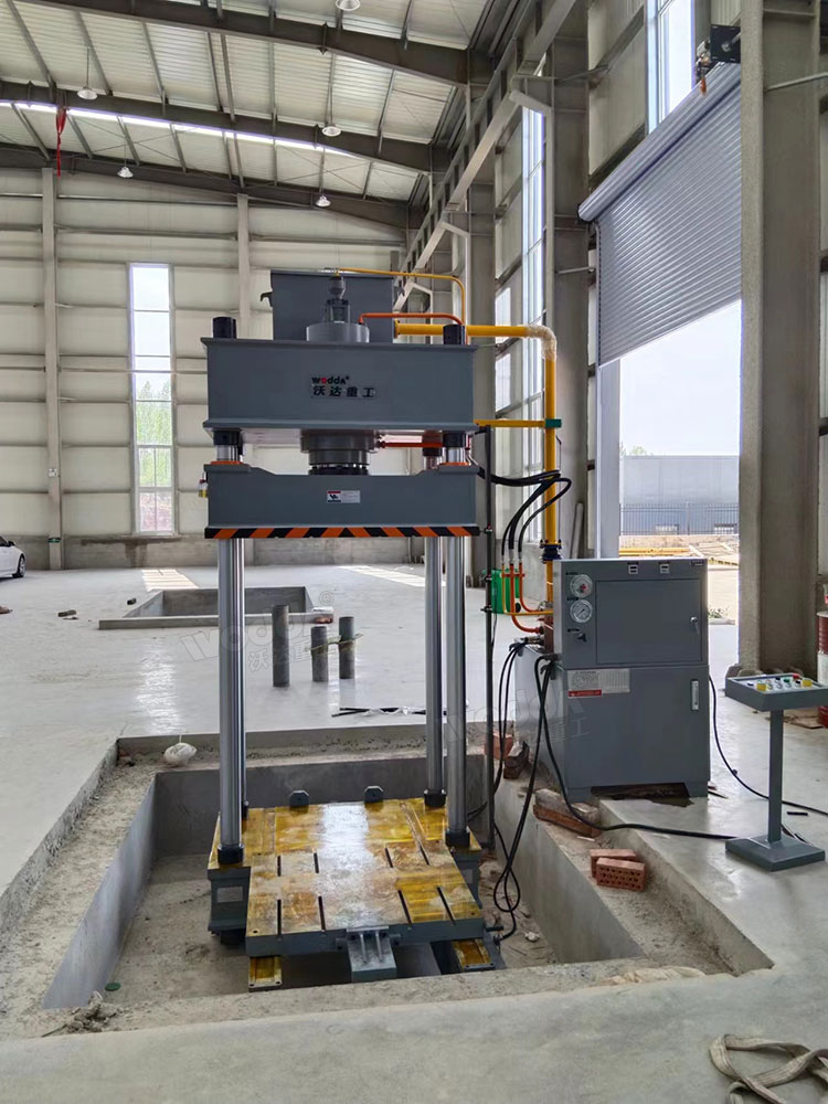 200噸四柱液壓機(jī)帶移動(dòng)工作臺(tái) 200噸四柱液壓機(jī)帶移動(dòng)工作臺(tái)