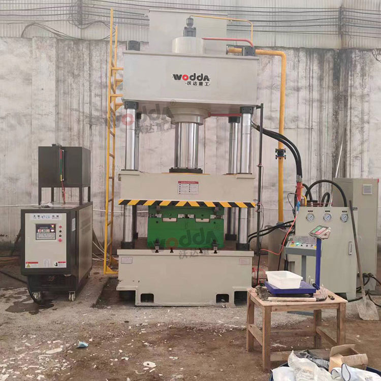 400噸石英石水槽成型液壓機(jī)現(xiàn)場(chǎng) 400噸石英石水槽成型液壓機(jī)現(xiàn)場(chǎng)