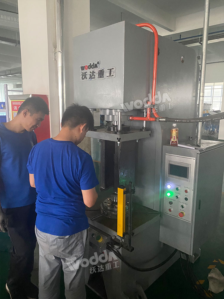 63噸單臂液壓機(jī) 63噸單臂液壓機(jī)