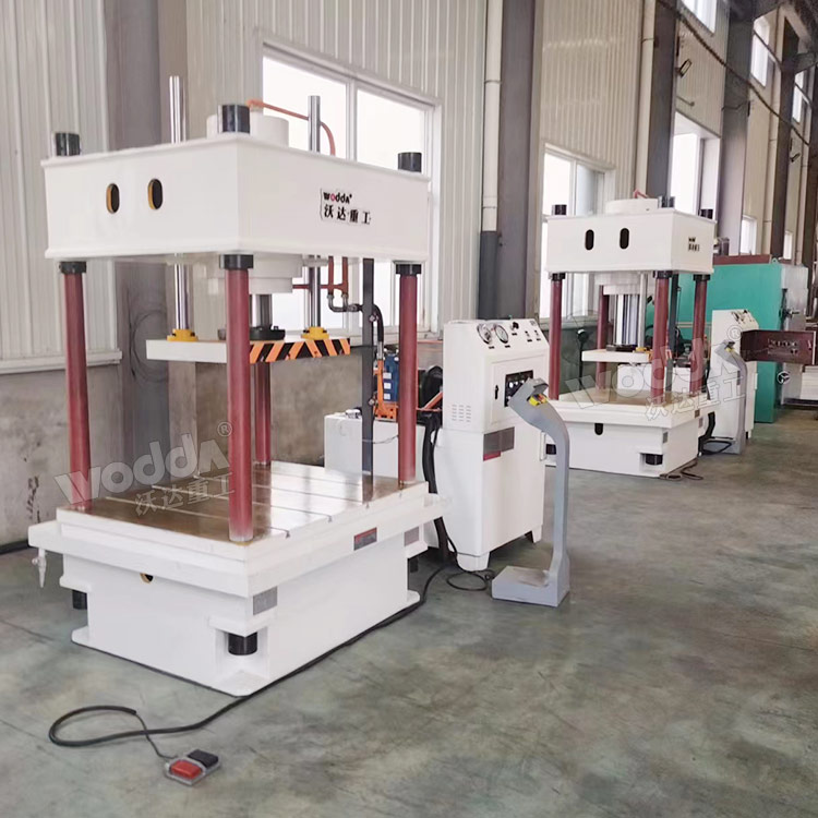 100噸二梁四柱液壓機調(diào)試 100噸二梁四柱液壓機調(diào)試