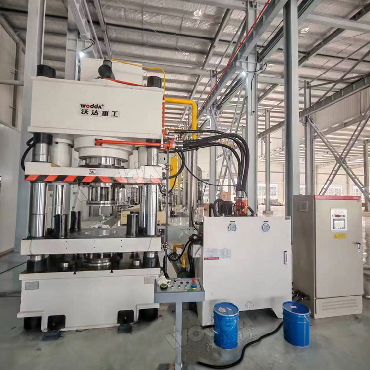 630噸陶瓷粉末成型液壓機(jī)現(xiàn)場 630噸陶瓷粉末成型液壓機(jī)現(xiàn)場