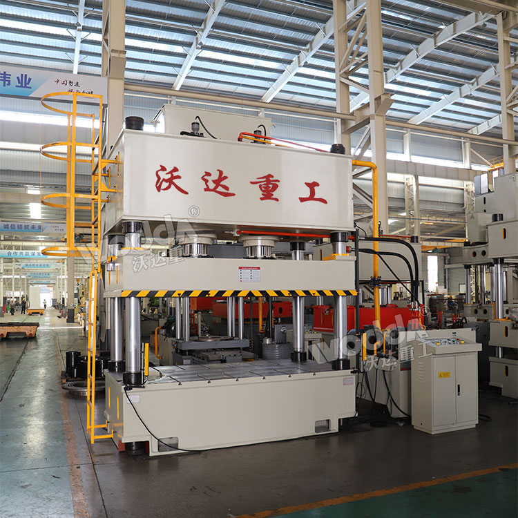 500噸三梁四柱液壓機(jī) 500噸三梁四柱液壓機(jī)