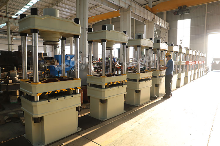 液壓機.jpg 液壓機.jpg