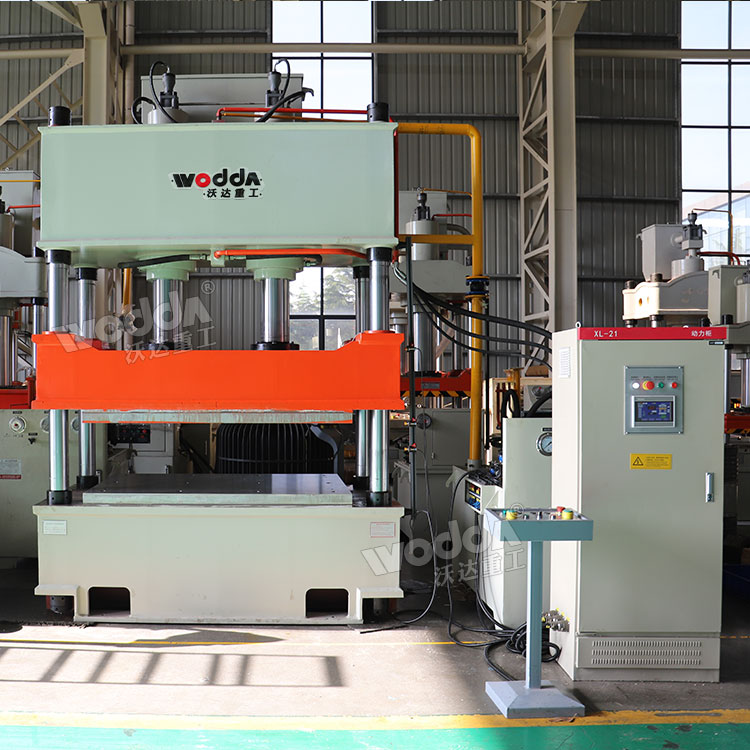 200噸三梁四柱液壓機(jī) 200噸三梁四柱液壓機(jī)